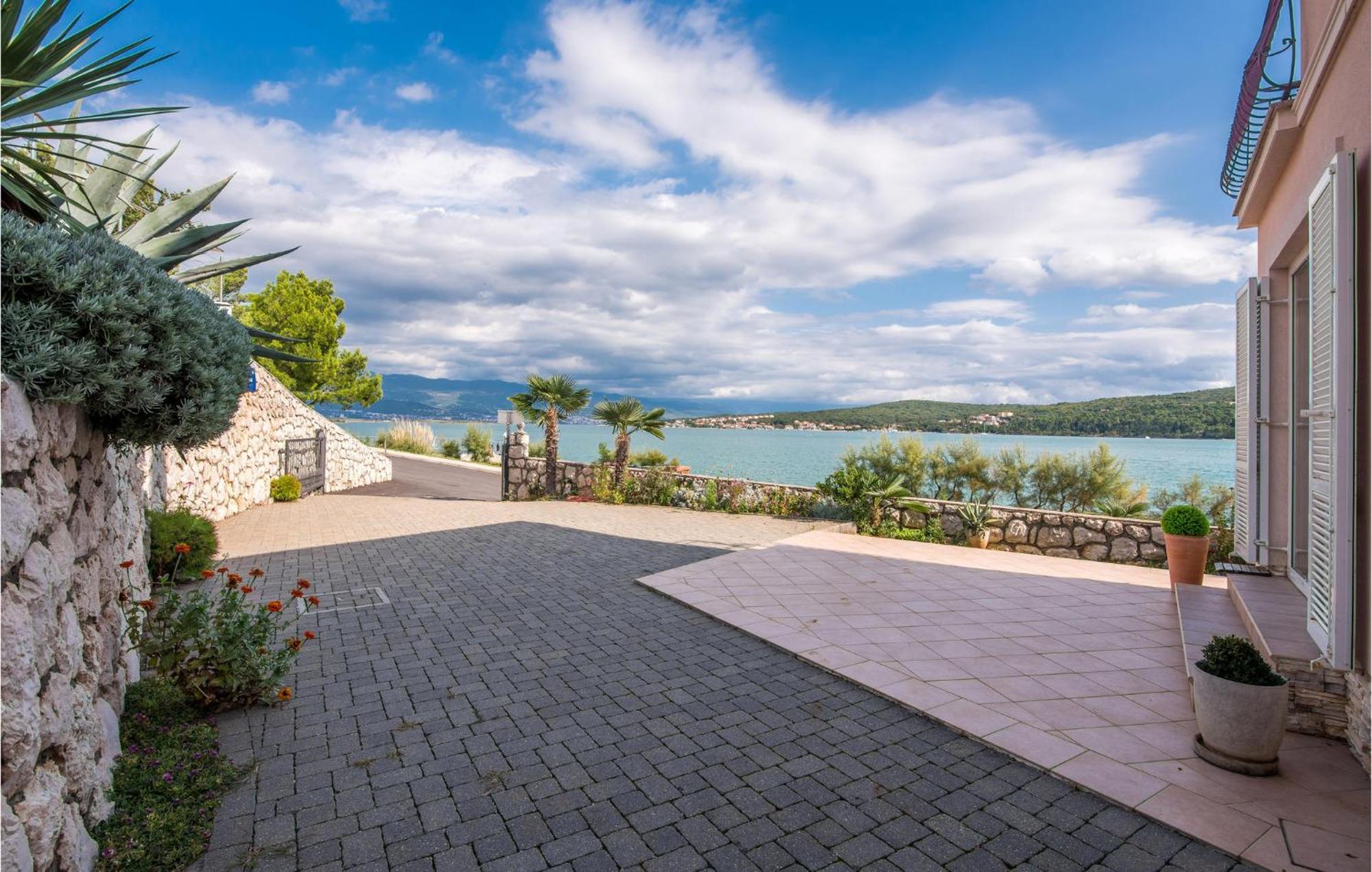 Gorgeous Apartment In Cizici With House Sea View Exteriör bild